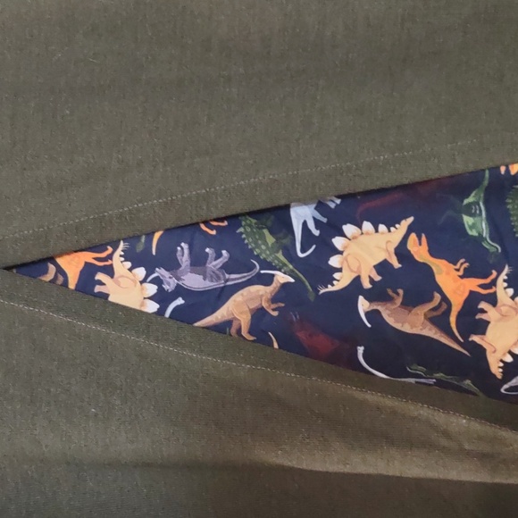 SLIGHTLY USED L.A SOUL LONG SLEEVE FOREST GREEN WITH DINOSAUR PATTERN LINNING - Picture 5 of 8